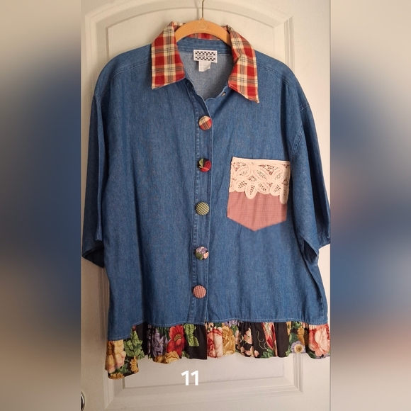 country puckins Tops - Country Pickins Sz L WOMENS Denim Shirt with Multicolor Accents WESTERN FLORAL